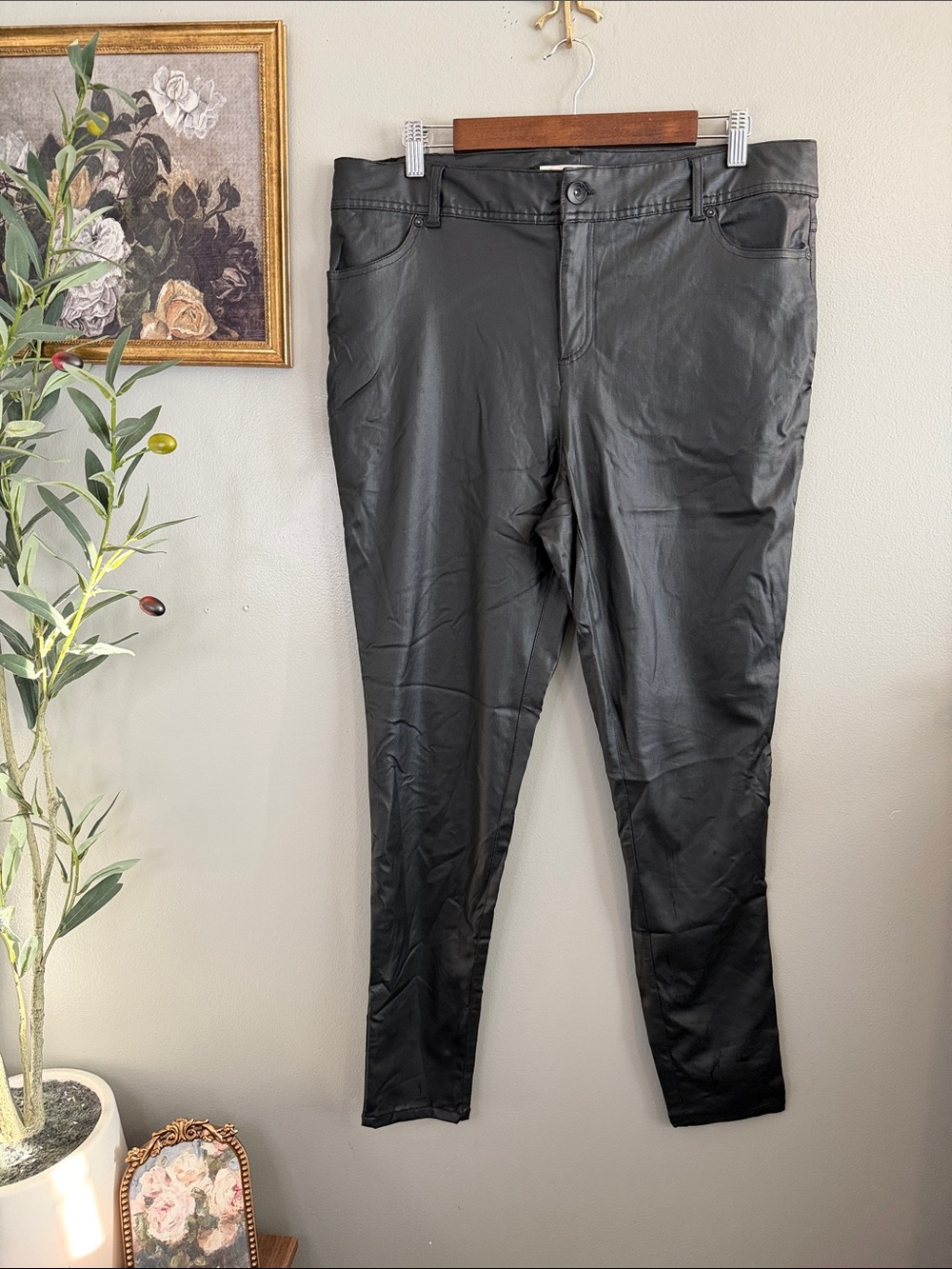 EST. 1946 Denim Black Coated Skinny Pants Jeans Size 16W Leather Look - Picture 3 of 8